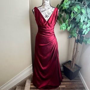 WTOO by Watters & Watters Sleeveless V-Neck Ruched Floor Length Gown Red Sz 4